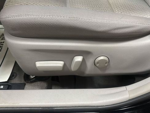 Used 2014 Toyota Camry XLE FWD image 16