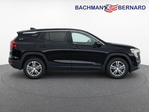 Used 2024 GMC Terrain SLE AWD/4WD image 8