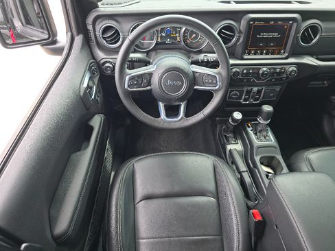 Used 2023 Jeep Wrangler Unlimited Sahara w/ Cold Weather Group AWD/4WD image 19