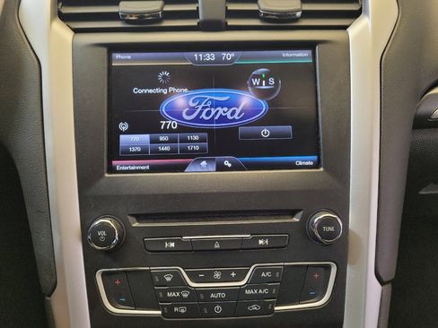 Used 2016 Ford Fusion SE FWD image 25