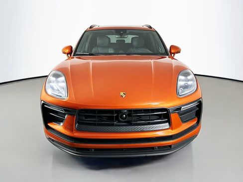 Certified 2023 Porsche Macan AWD/4WD image 6