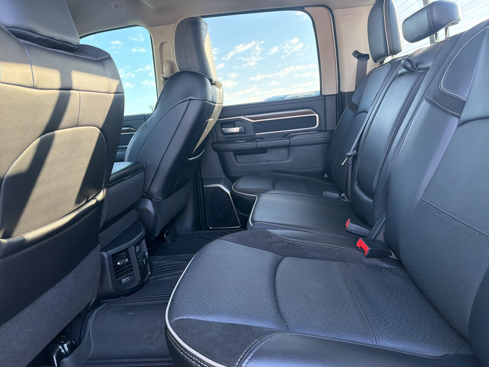 Used 2024 RAM 2500 Laramie w/ Safety Group AWD/4WD image 28