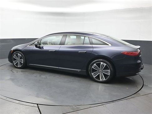 Used 2022 Mercedes-Benz EQS 580 4MATIC Sedan image 3