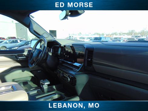 Used 2022 Chevrolet Silverado 1500 ZR2 w/ Technology Package image 17