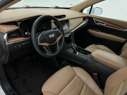 Used 2018 Cadillac XT5 Platinum w/ Driver Assist Package image 12