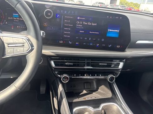Used 2026 Chevrolet Traverse LT AWD/4WD image 21