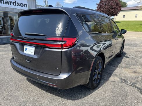 Used 2023 Chrysler Pacifica Touring-L w/ S Appearance Package AWD/4WD image 7