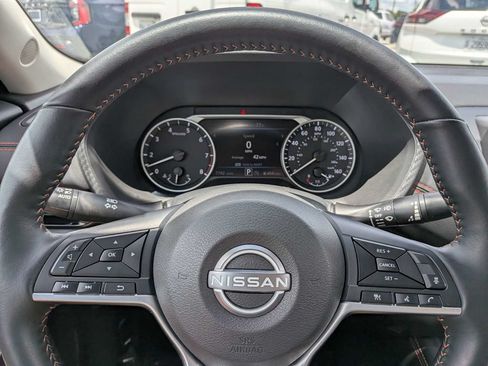 Used 2025 Nissan Sentra SR w/ SR Premium Package FWD image 34