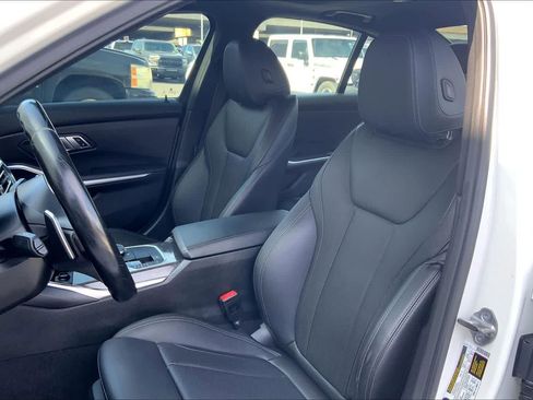 Used 2022 BMW 330i Sedan w/ M Sport Package RWD image 11