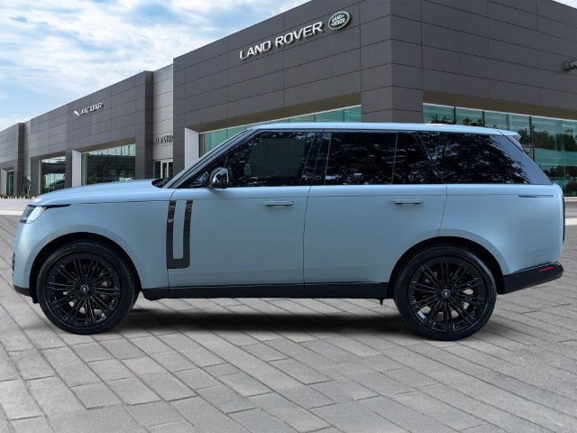 Certified 2025 Land Rover Range Rover SE AWD/4WD image 2