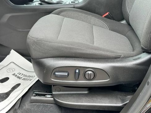 Used 2023 Chevrolet Traverse LT FWD image 18