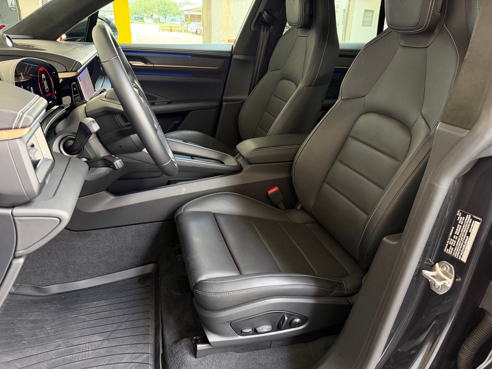 Used 2024 Porsche Macan Turbo Electric AWD/4WD image 10