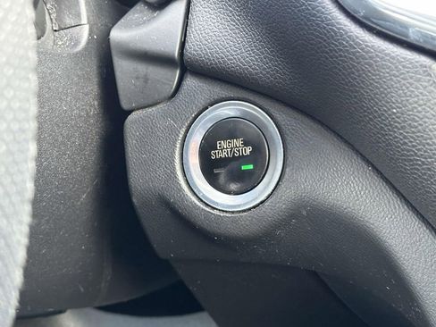 Used 2018 Chevrolet Equinox LT image 32