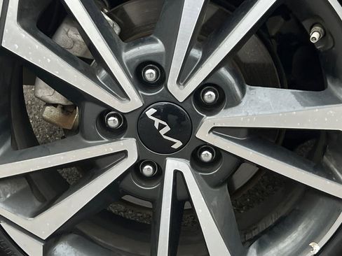 Used 2024 Kia Forte LXS image 9