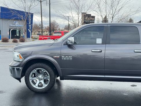 Used 2017 RAM 1500 Laramie image 11