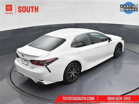 Used 2024 Toyota Camry SE image 41