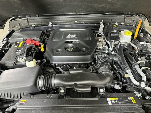 Used 2023 Jeep Wrangler Unlimited AWD/4WD image 9