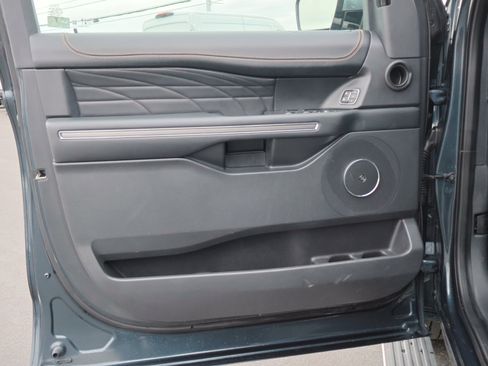 Certified 2023 Ford Expedition Platinum image 11