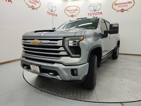 Used 2025 Chevrolet Silverado 2500 High Country w/ Technology Package AWD/4WD image 2