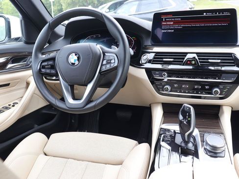 Used 2023 BMW 530i w/ Convenience Package RWD image 25
