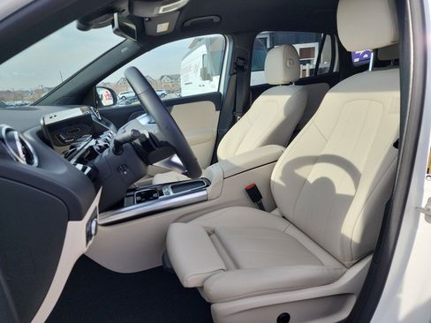 Used 2025 Mercedes-Benz GLA 250 4MATIC image 15