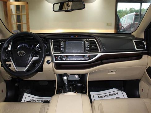 Used 2015 Toyota Highlander Limited AWD/4WD image 15