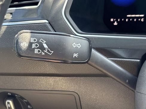 Used 2023 Volkswagen Tiguan SE w/ Panoramic Sunroof Package FWD image 29