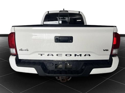 Used 2016 Toyota Tacoma SR5 AWD/4WD image 4