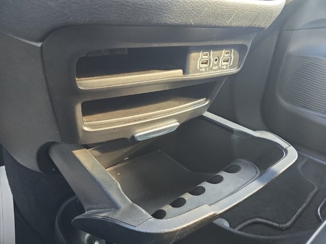 Used 2023 Chrysler Pacifica Touring FWD image 25