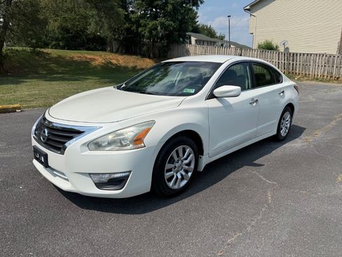 Used 2014 Nissan Altima 2.5 S FWD image 1