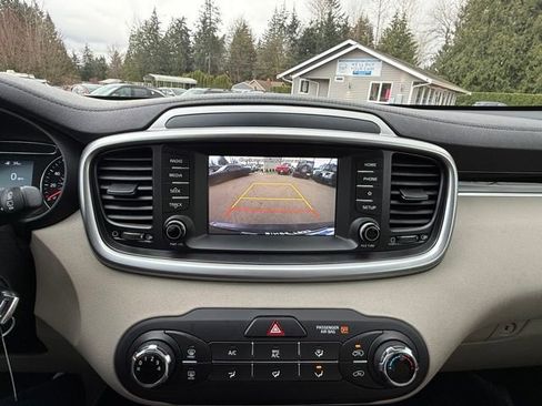 Used 2019 Kia Sorento FWD image 19