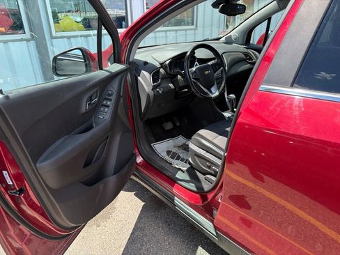 Used 2018 Chevrolet Trax LT w/ LT Convenience Package AWD/4WD image 8