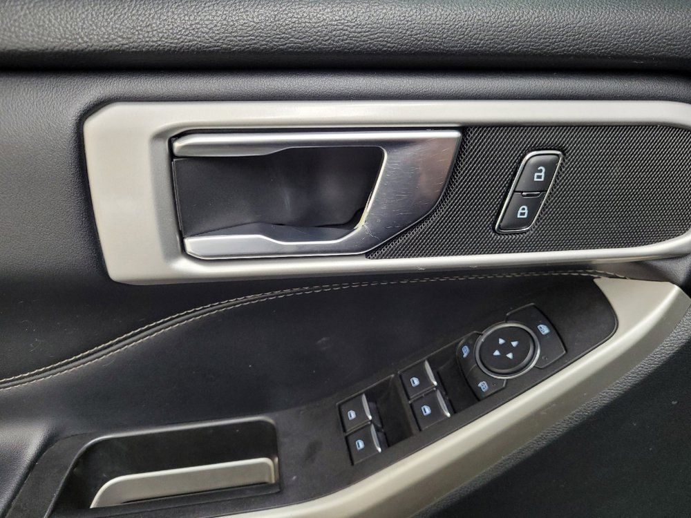 Used 2021 Ford Explorer XLT AWD/4WD image 27