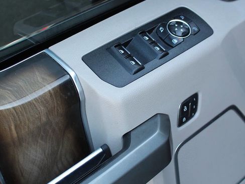 Used 2019 Ford F150 Limited w/ Trailer Tow Package image 12