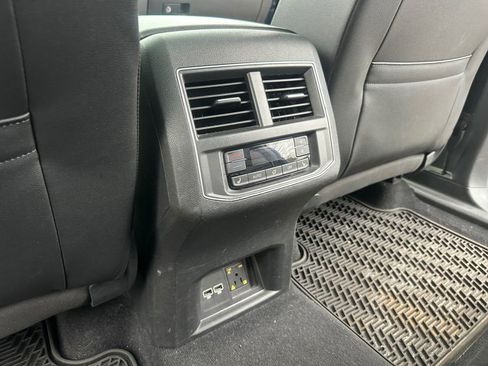 Used 2018 Volkswagen Atlas SEL Premium image 27