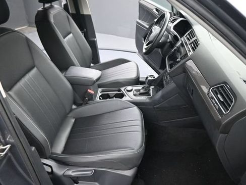 Used 2024 Volkswagen Tiguan SE AWD/4WD image 14