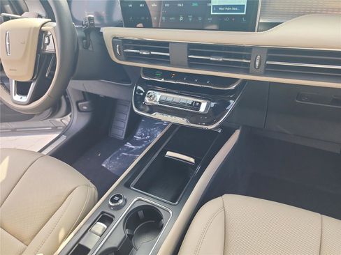 New 2026 Lincoln Corsair Premiere image 29