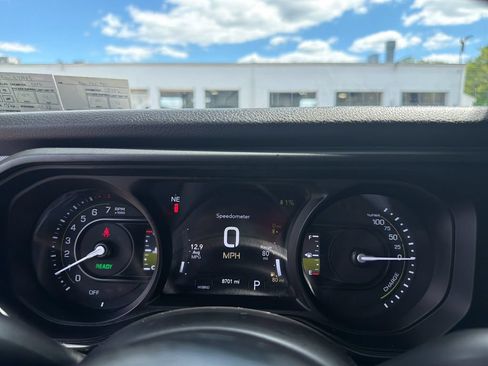 Used 2024 Jeep Wrangler Unlimited AWD/4WD image 23