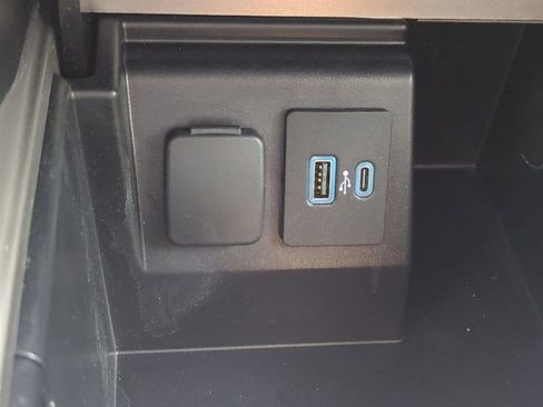 Certified 2020 Ford Explorer XLT w/ Equipment Group 202A image 21