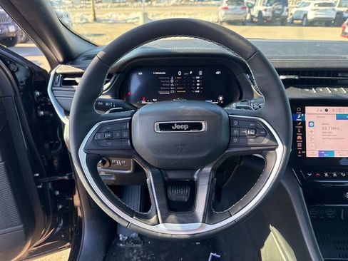 New 2026 Jeep Grand Cherokee Laredo image 10