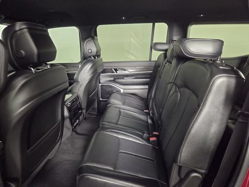 Used 2022 Jeep Wagoneer Series II AWD/4WD image 27