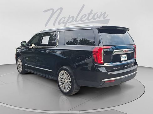 Used 2023 GMC Yukon XL SLT AWD/4WD image 3