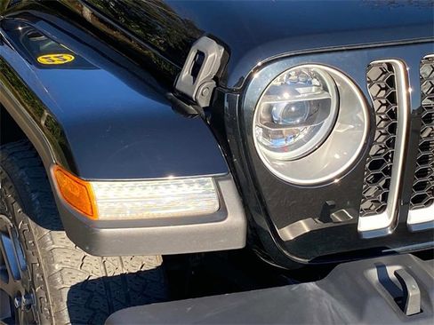 Used 2022 Jeep Gladiator Overland w/ Popular Equipment Package image 4