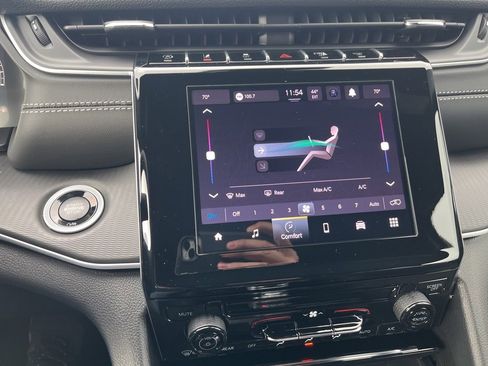 New 2025 Jeep Grand Cherokee 4WD image 24