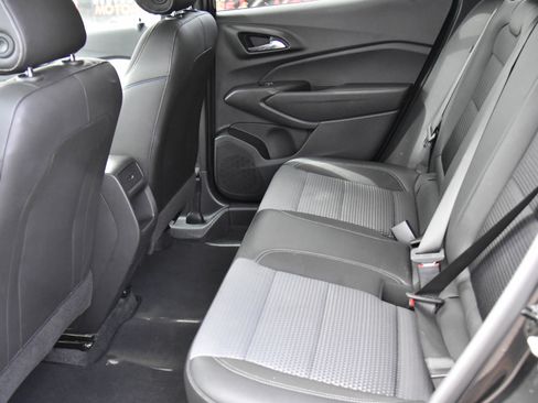 Used 2025 Chevrolet Trax LT FWD image 35