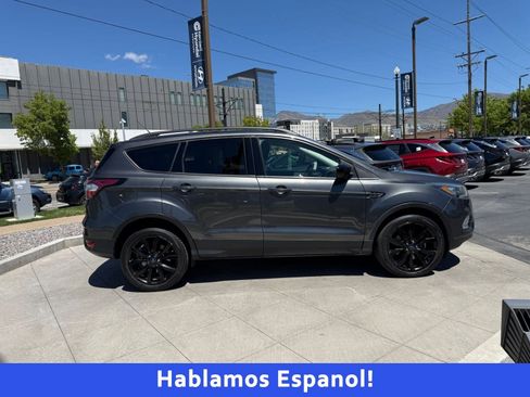 Used 2017 Ford Escape SE w/ Equipment Group 201A AWD/4WD image 2