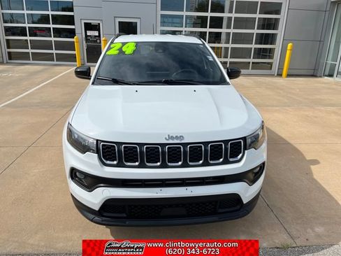 Used 2024 Jeep Compass Latitude AWD/4WD image 9