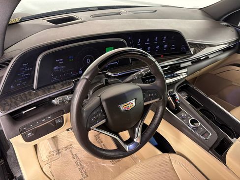 Used 2024 Cadillac Escalade Premium Luxury AWD/4WD image 14
