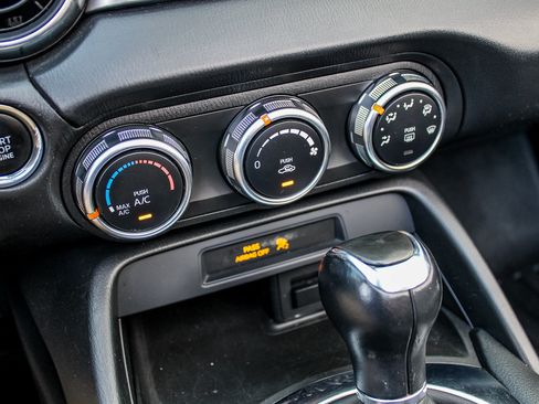 Used 2019 FIAT 124 Spider Classica RWD image 25