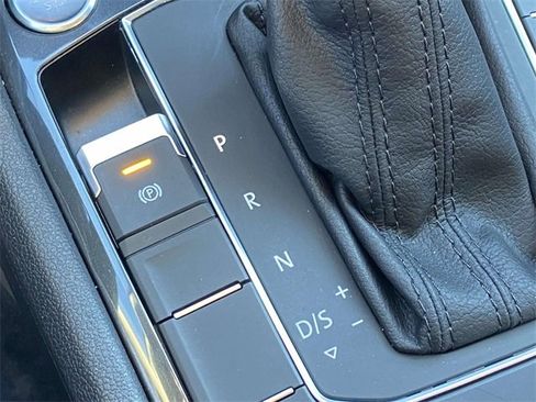 Used 2019 Volkswagen Tiguan SE image 24